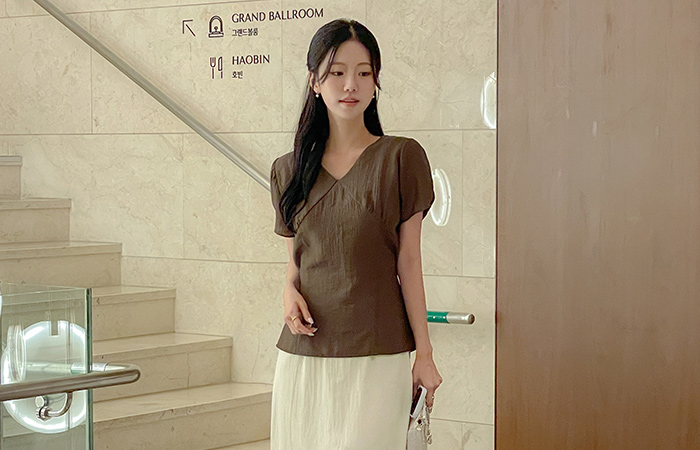 Cutting VNeck Back Ribbon Blouse