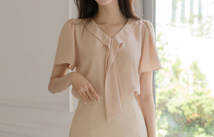 Romantic Tie Neck Soft Sleeves Blouse