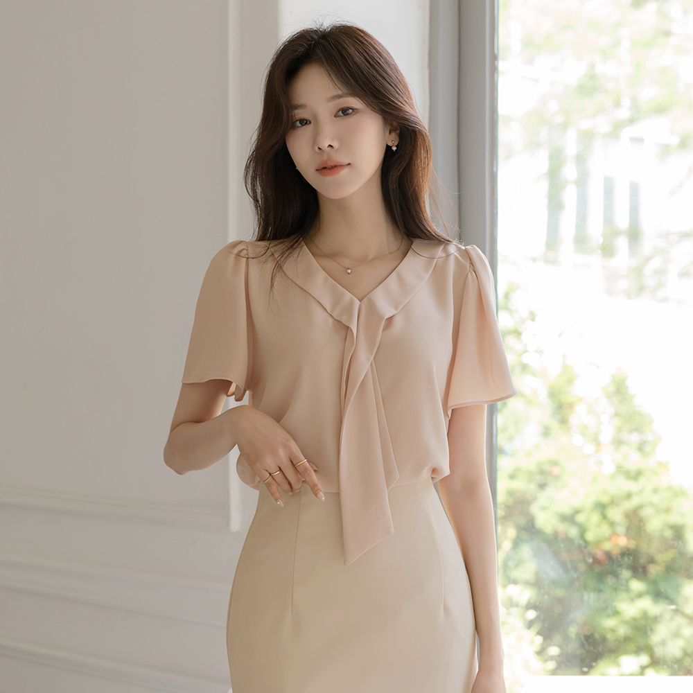 Romantic Tie Neck Soft Sleeves Blouse