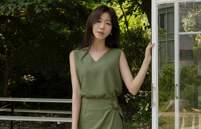 발리 V-neck Sleeveless shirts Set-up Blouse