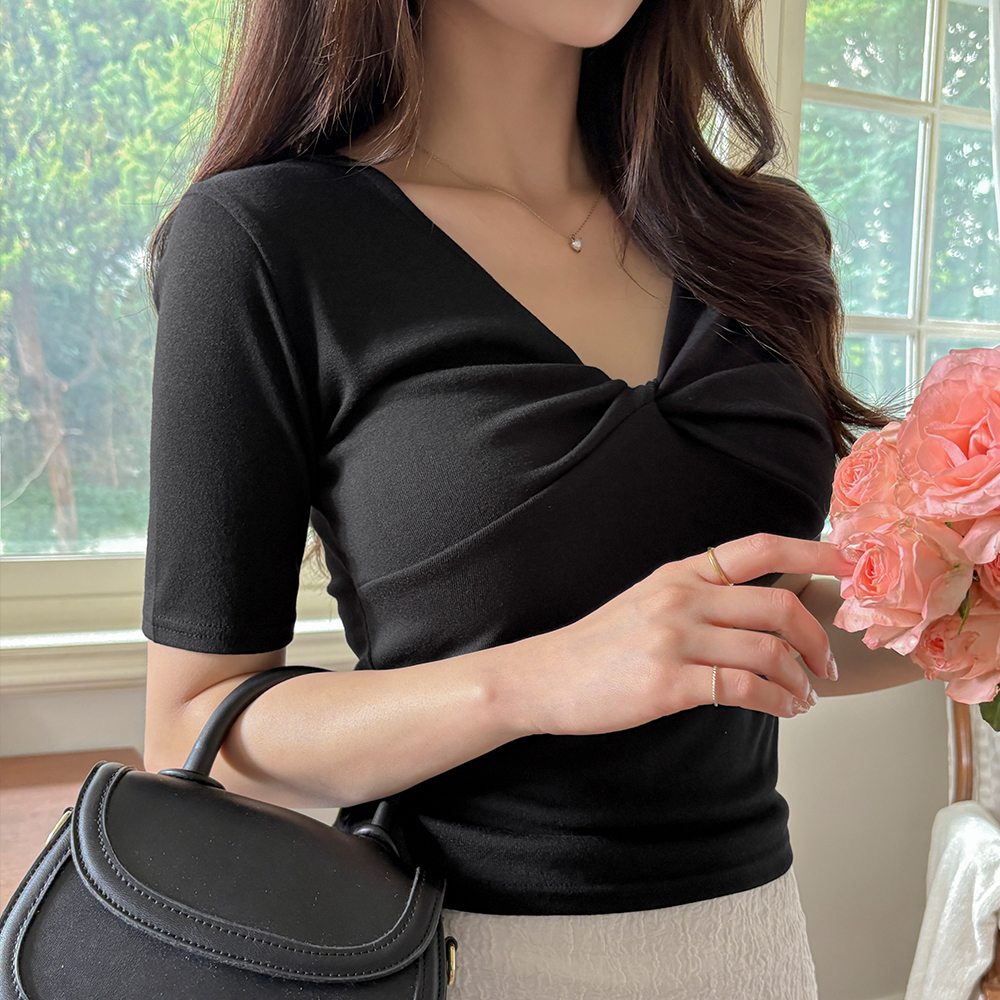 slender Twist-Neck Midi Sleeves Span T-shirt