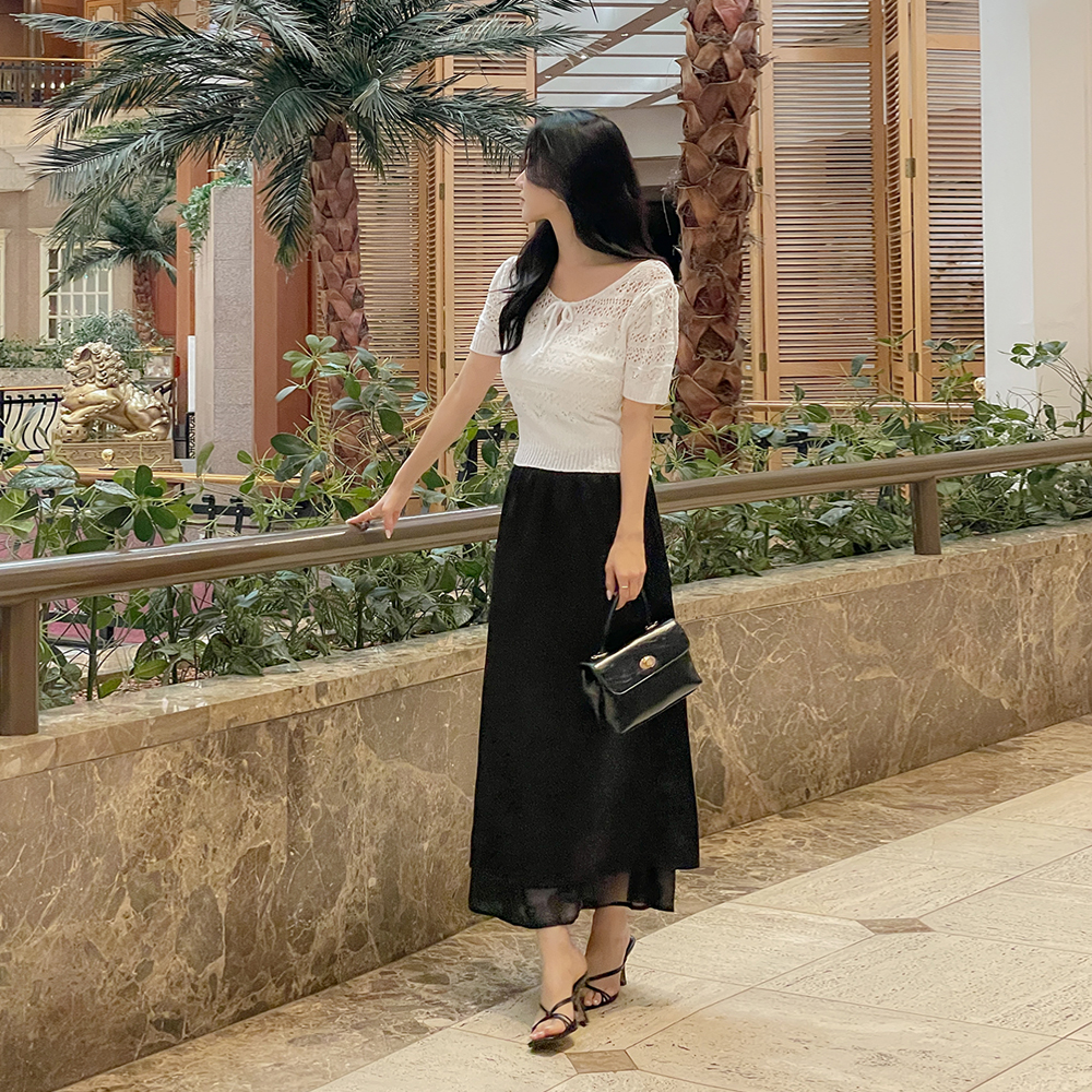 Satin Center Front Vent See-through 내추럴핏 Banding Skirt