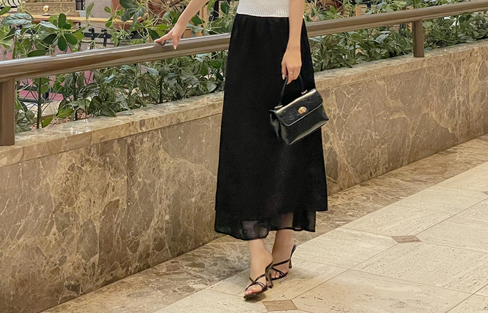 Satin Center Front Vent See-through 내추럴핏 Banding Skirt