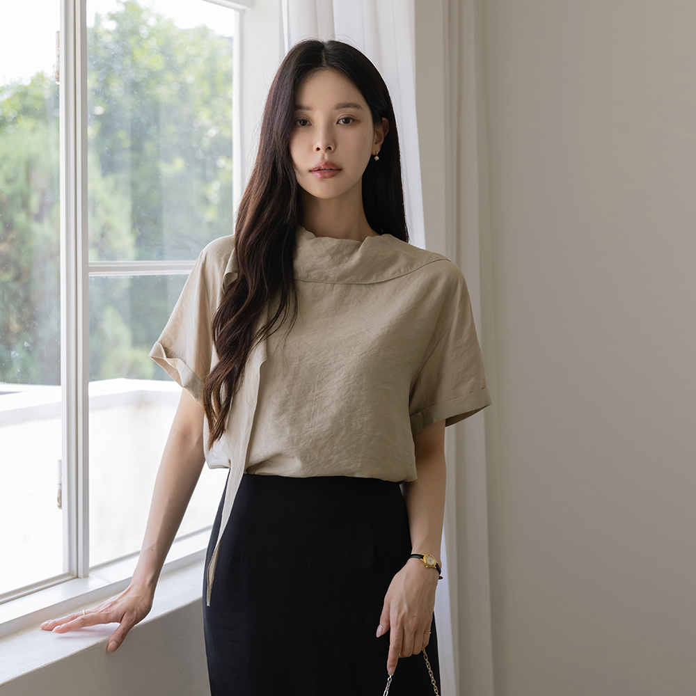 Tie Neck Short-sleeve Blouse