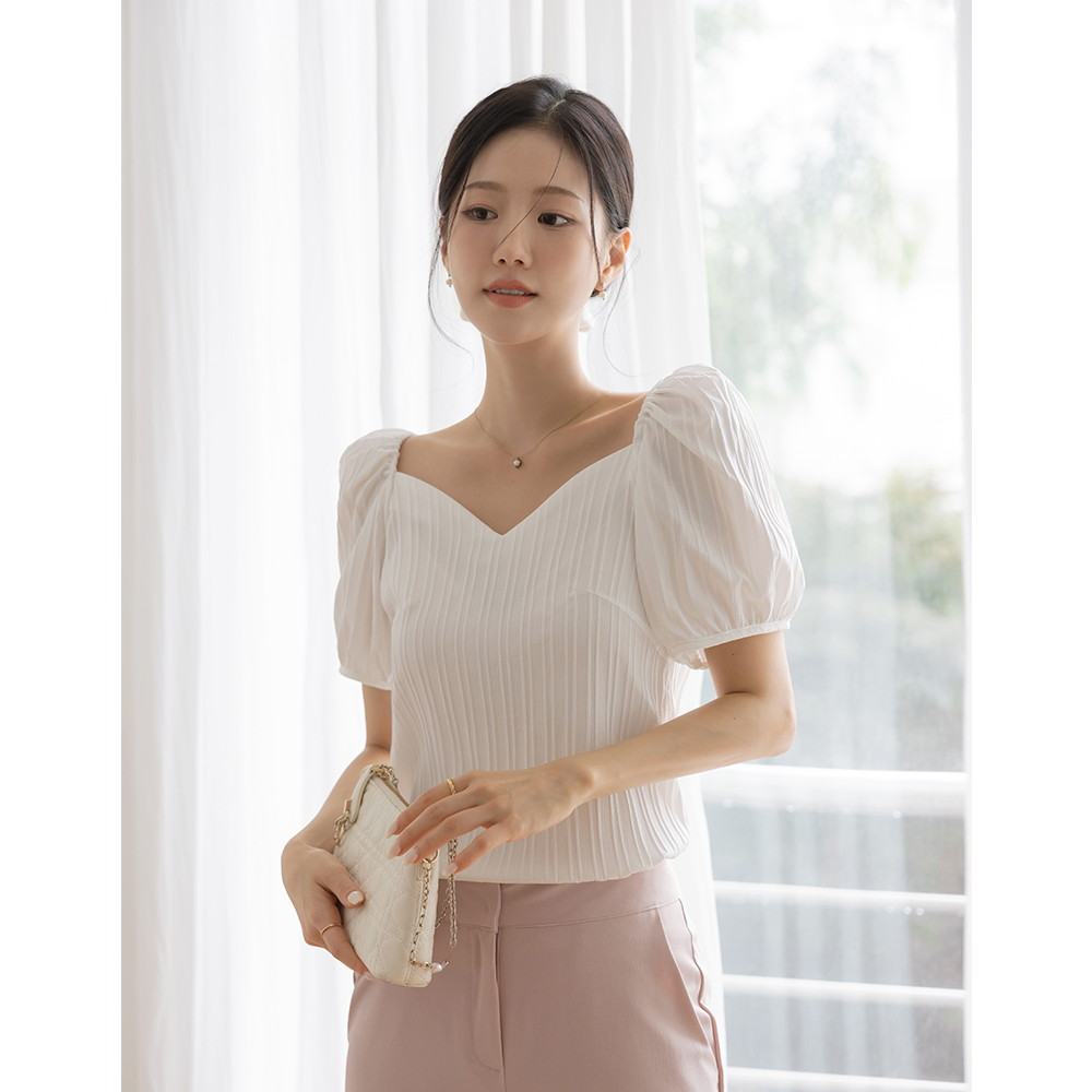 Feminine Heart Neck Banding Puff Blouse