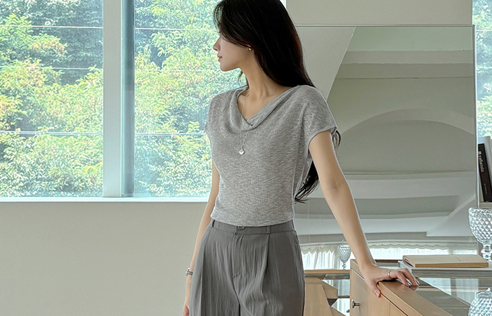 Cool Air slender Cowl Neck Knit
