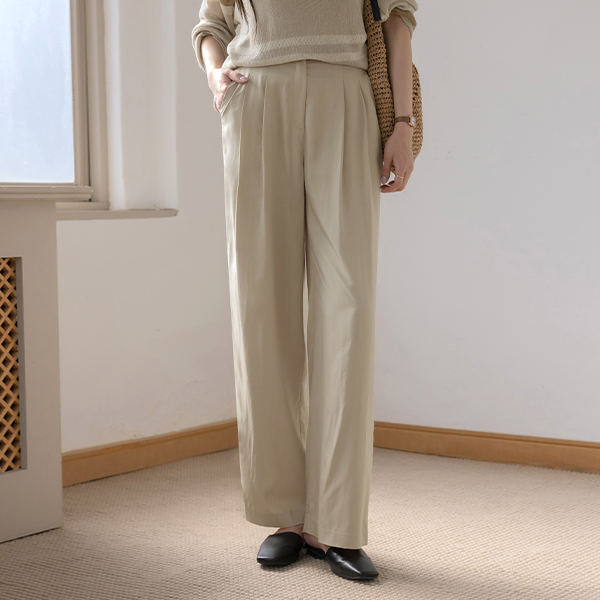 light Pintuck Semi- wide fit Slacks