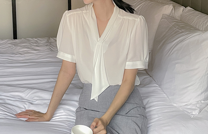 Soft Ring Tie Neck Midi Sleeves Blouse