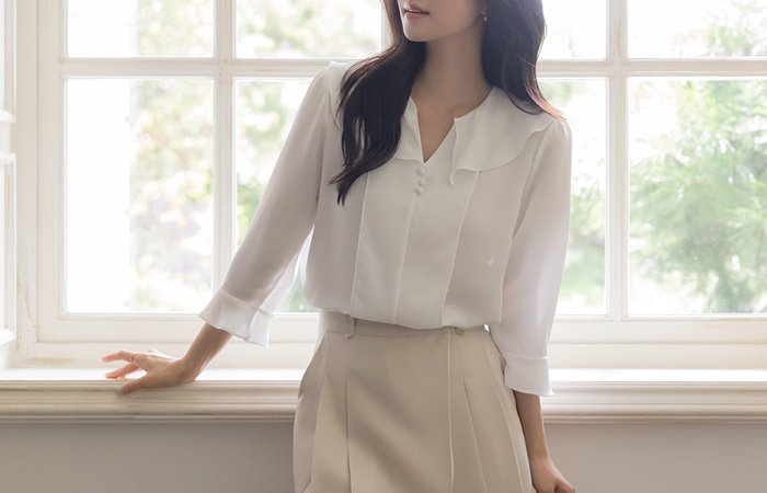 Romantic Ruffle Collar Capri Blouse