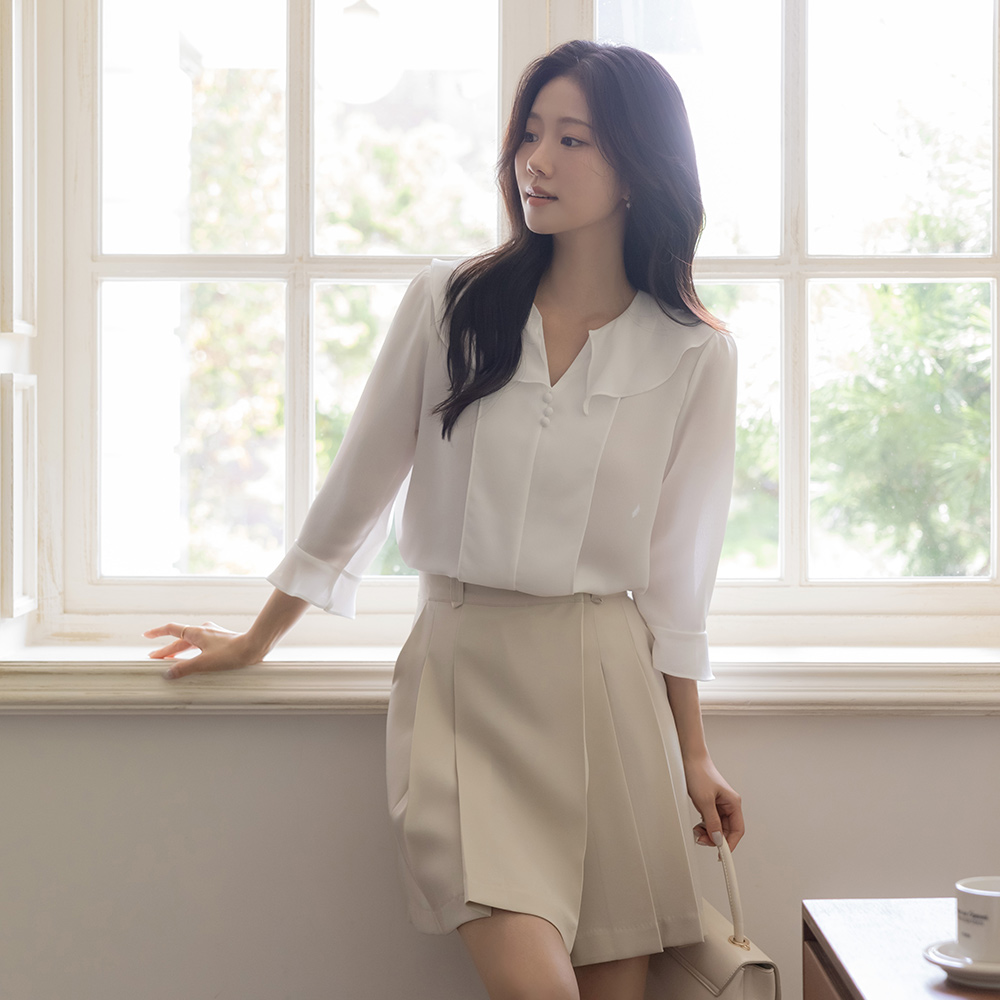 Romantic Ruffle Collar Capri Blouse