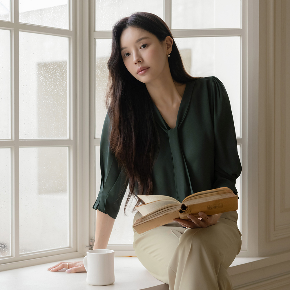 Tie Neck Sleeves Pintuck Capri Blouse