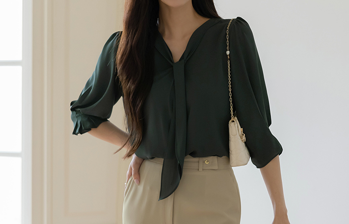 Tie Neck Sleeves Pintuck Capri Blouse