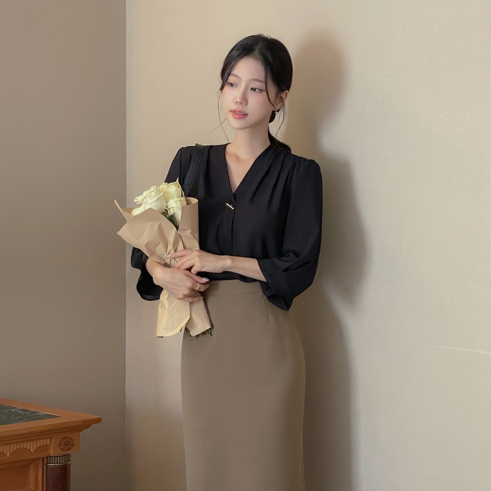 Shoulder Pintuck Gold-Stick Ruffle Sleeves Capri Blouse