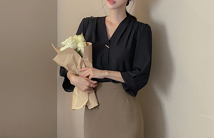 Shoulder Pintuck Gold-Stick Ruffle Sleeves Capri Blouse