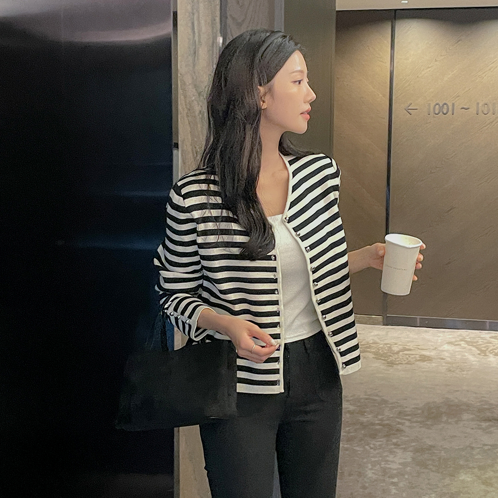 V-neck 베이직핏 Cardigan