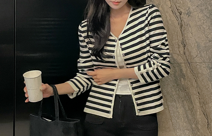 V-neck 베이직핏 Cardigan