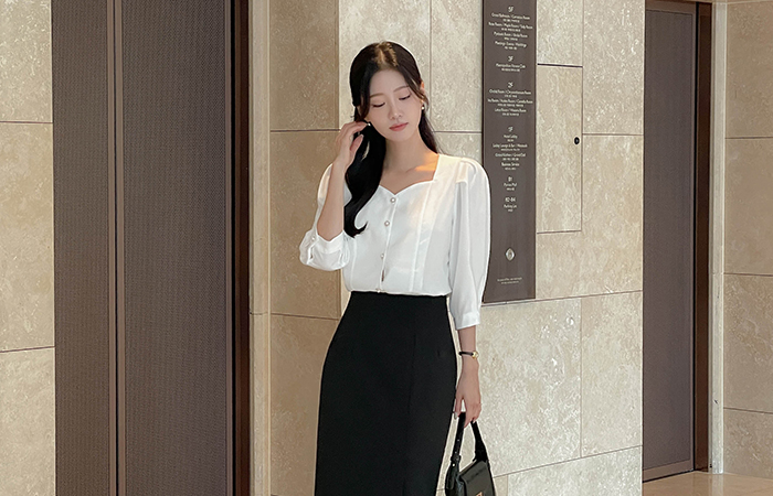 Heart Neck Puff Capri Blouse