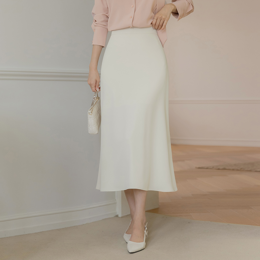 Soft Feminine Back Banding Skirt