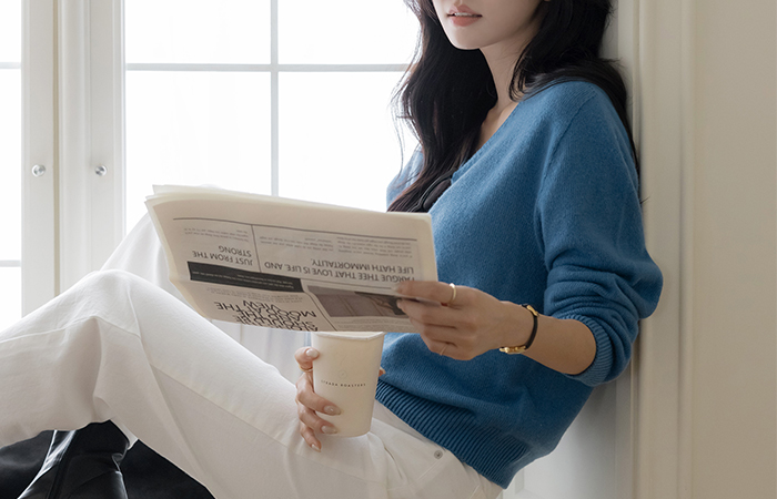 Color V-neck Whole Garment Wool Knit