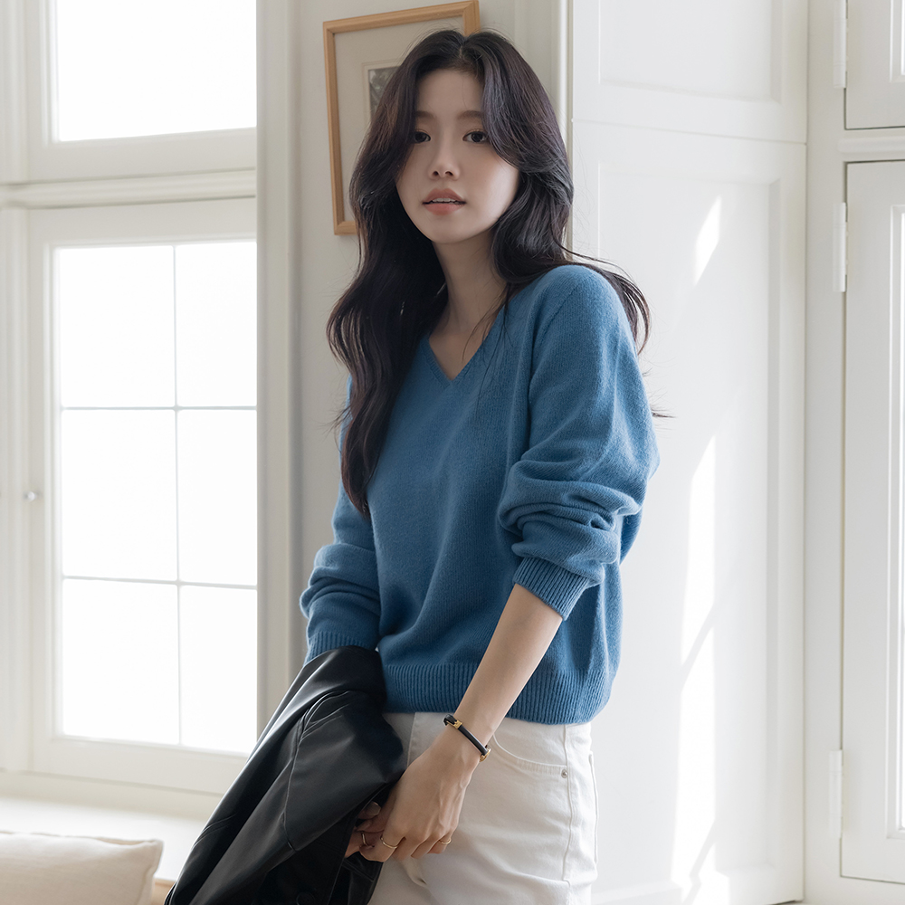 Color V-neck Whole Garment Wool Knit