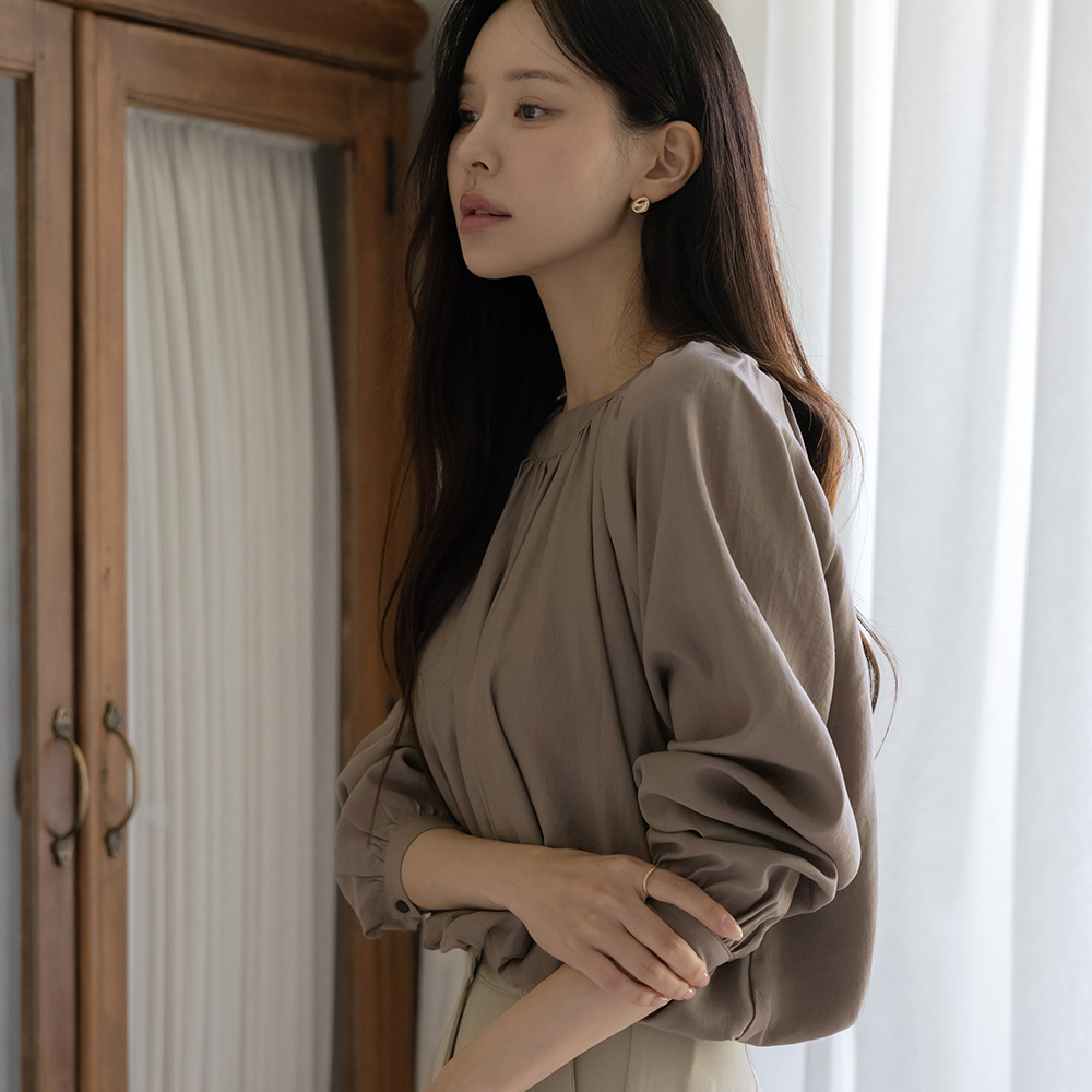 Natural Shirring Neck Banding Blouse