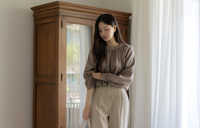 Natural Shirring Neck Banding Blouse