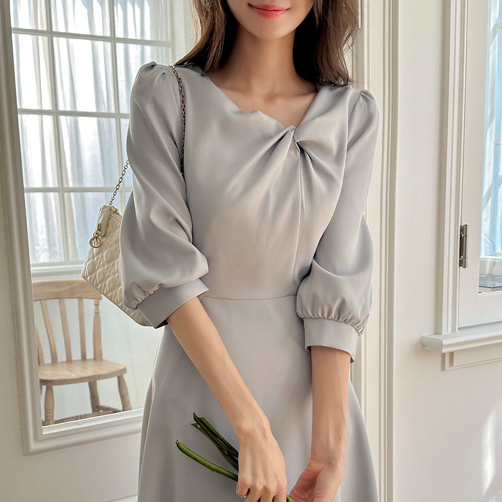 Twist-Neck Back Ribbon A-line Dress