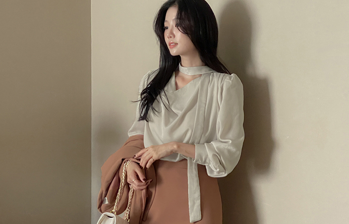 Velvet Cowl Neck Blouse(+Belt)