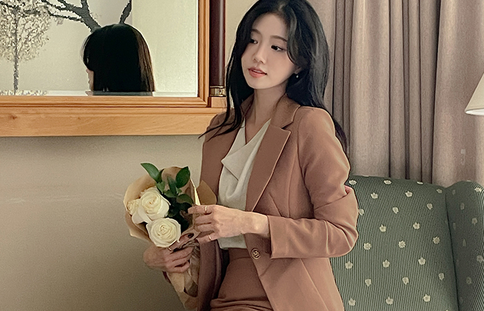 Laura Feminine Peplum Set-up Jacket