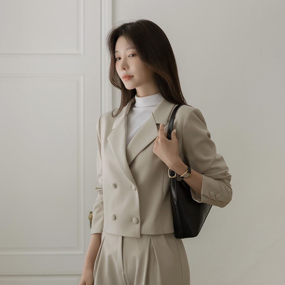 Sera Double Button Crop Set-up Jacket