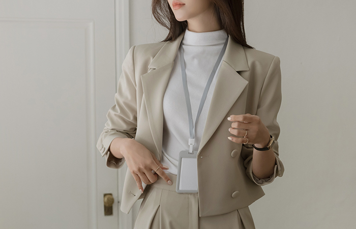 Sera Double Button Crop Set-up Jacket