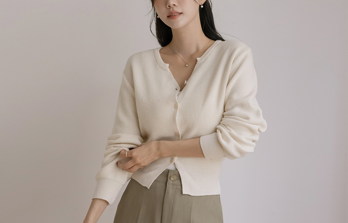 Cutting-Neck Knit Knit Cardigan