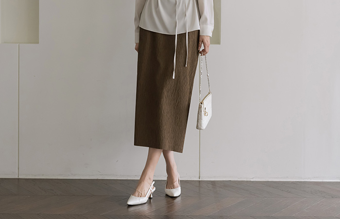 ODE Feminine Back Banding H-line Skirt