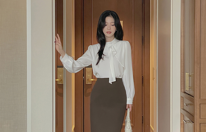 Elegance Soft Ring Blouse