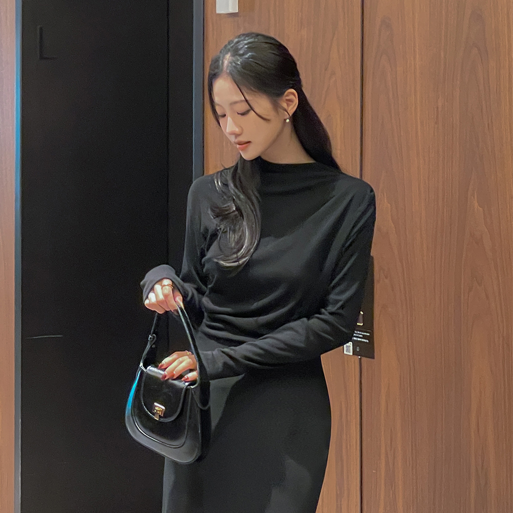 Half-Neck Draping Shirring T-shirt