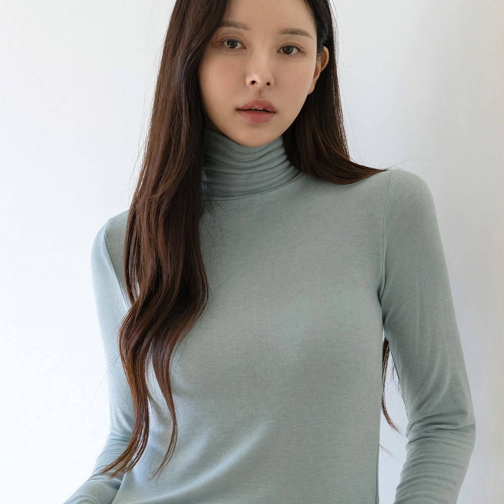 Daily Tight High-Neck Wool T-shirt