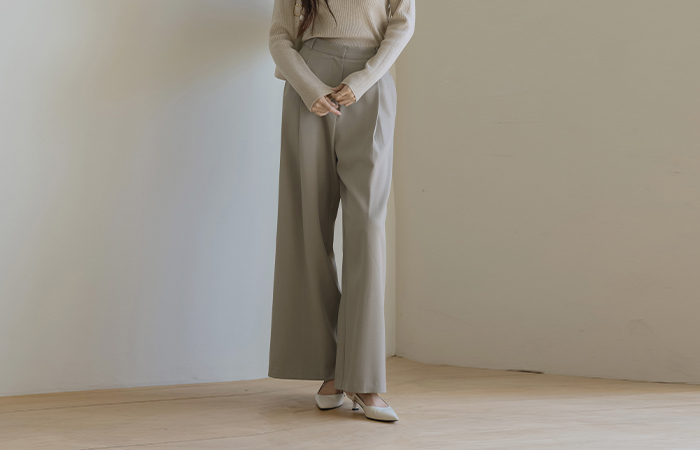 Pintuck wide fit Slacks