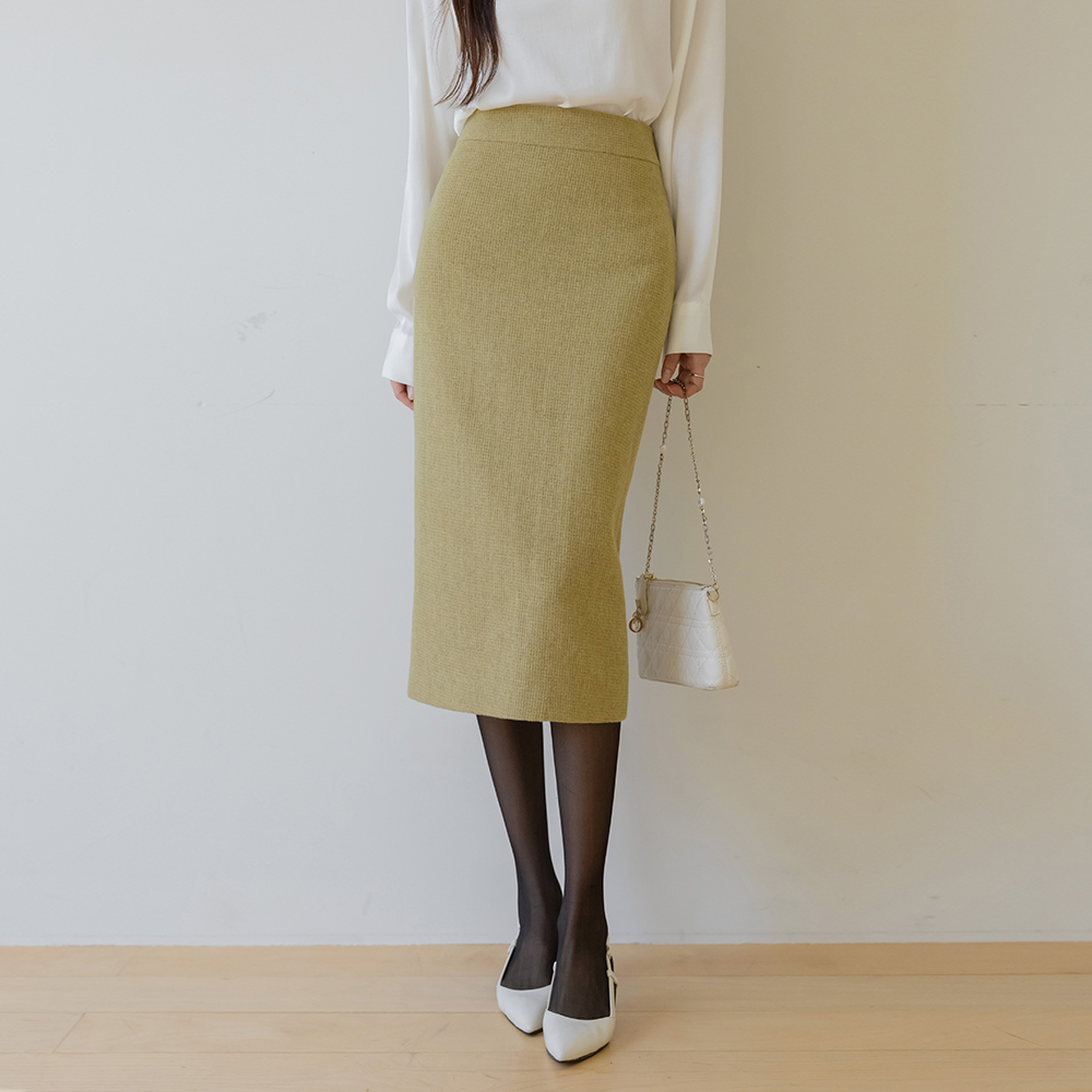 a small check Wool H-line Tweed Set-up Skirt