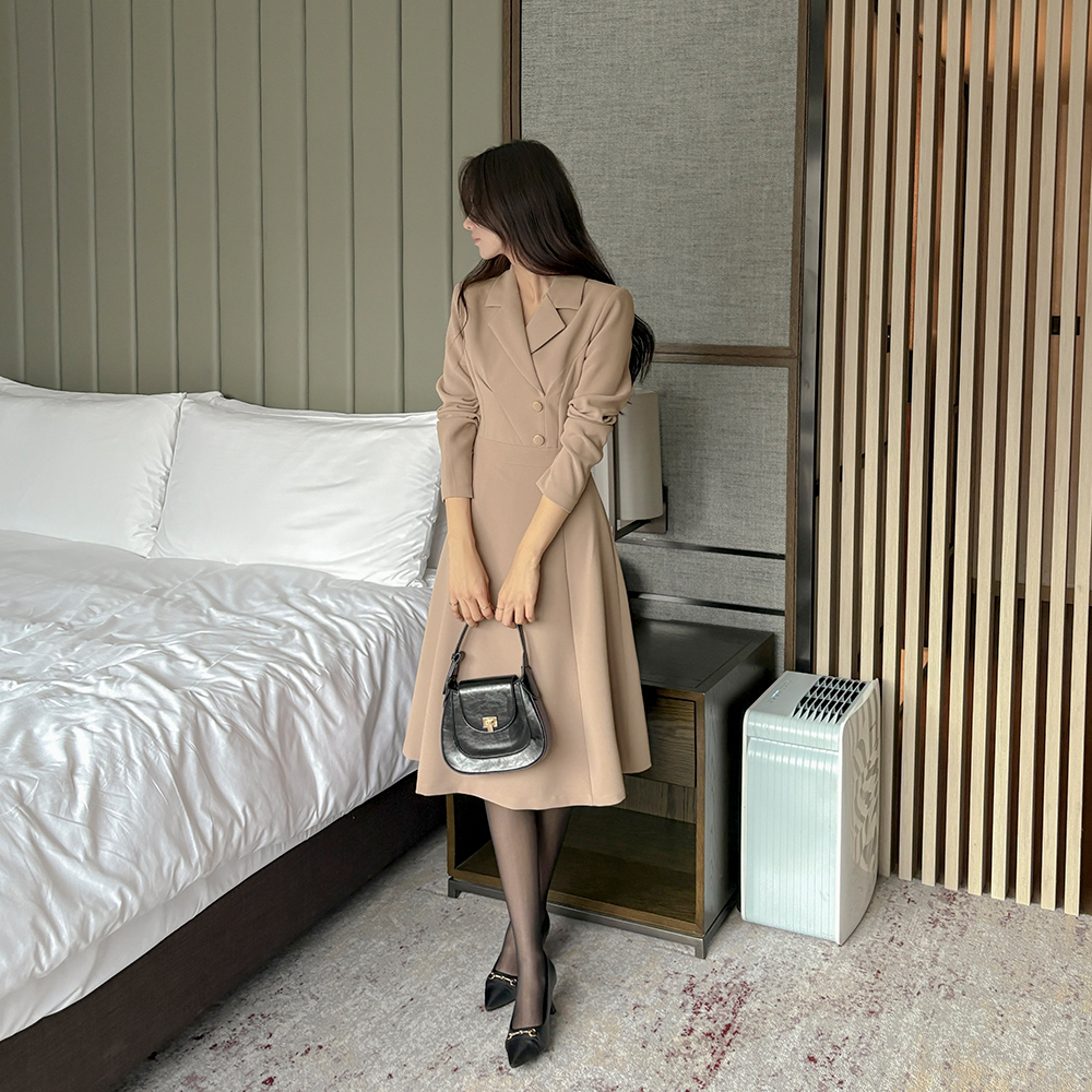 Classic Volume A-line Long-sleeve Dress