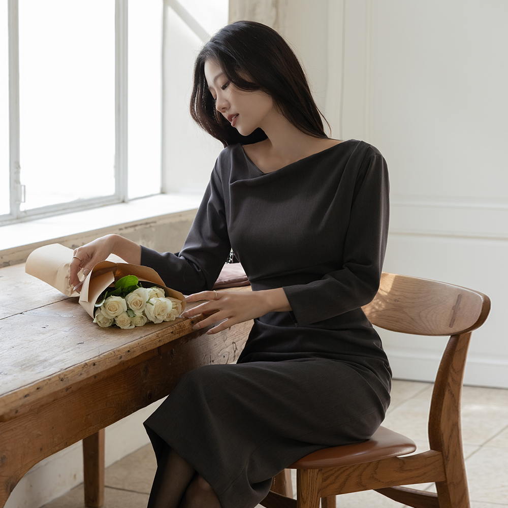 Shirring Slim Fit Wool H-line Dress