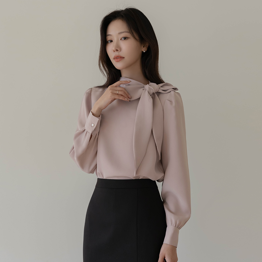 플린 Romantic Ribbon Tie Neck Blouse