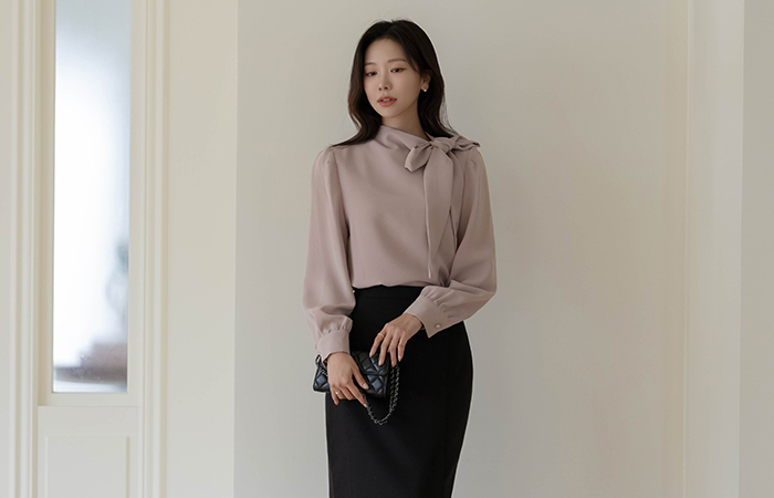 플린 Romantic Ribbon Tie Neck Blouse