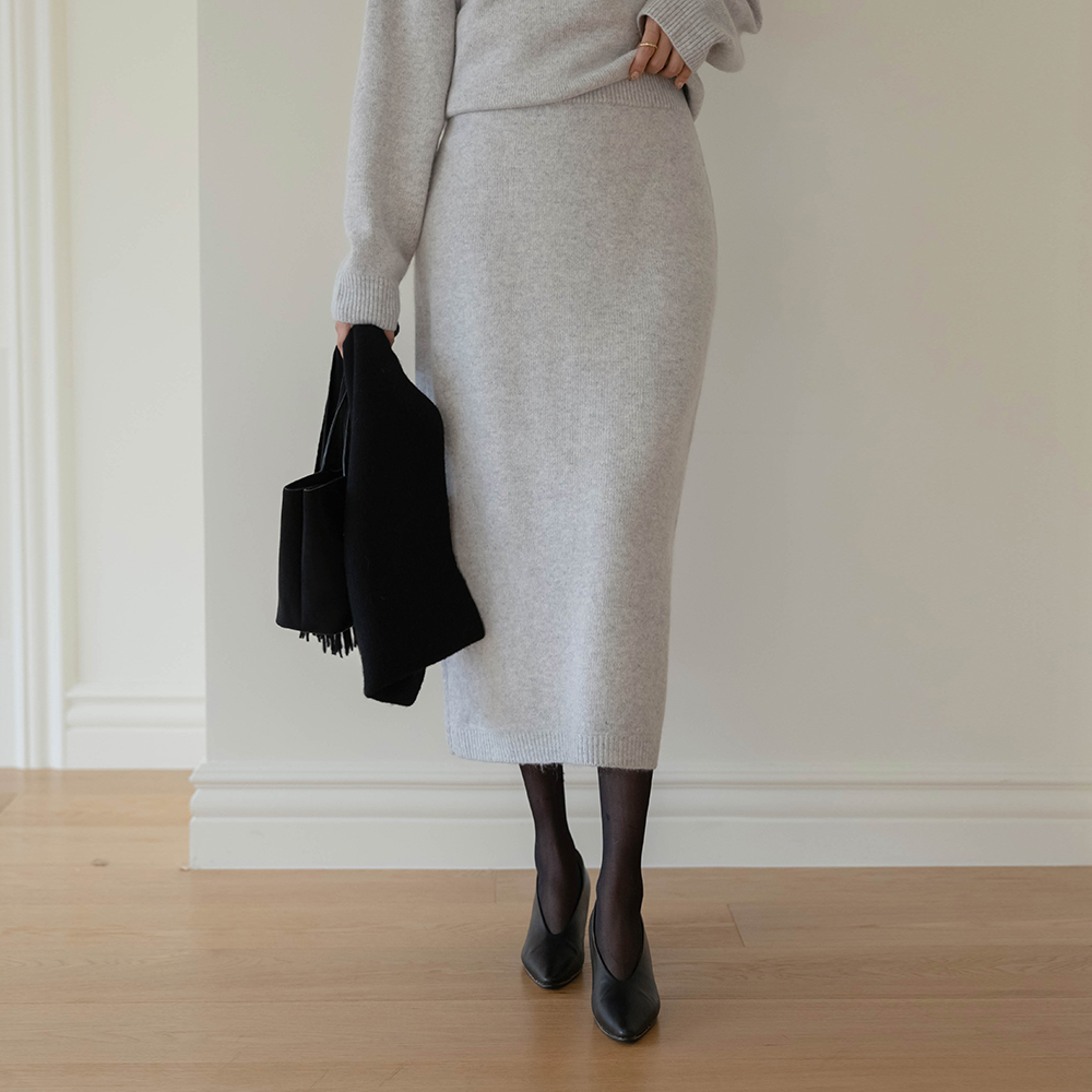 Cozy raccoon Set-up Long Knit Skirt