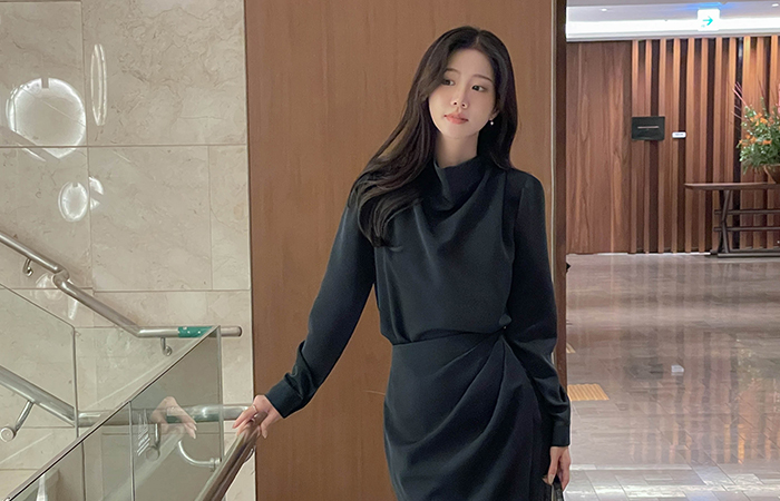 Velvet Cowl Half-Neck Set-up Blouse