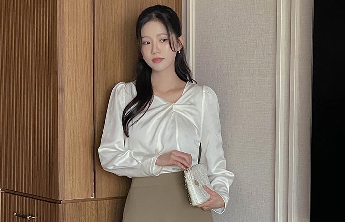 Romantic Twist-Neck Long-sleeve Blouse