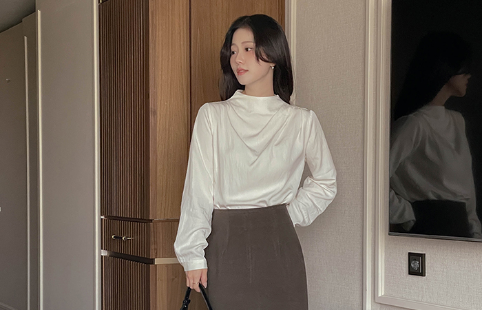 Half-Neck Draping Blouse