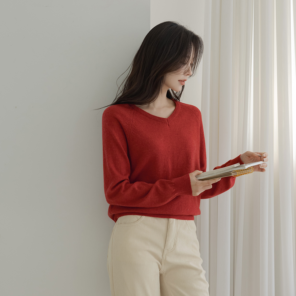 V-neck Solid Lamb's Wool Ragran Knit