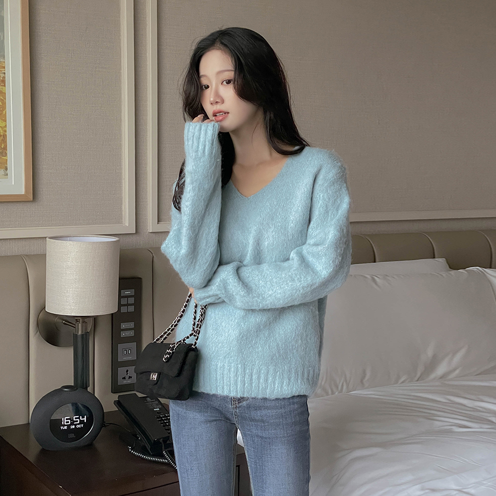 fuzzy V-neck Semi- loose fit Wool Knit