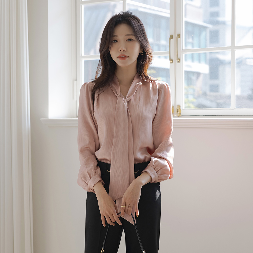 Rose Skily Satin Tie Neck Wrinkle Blouse