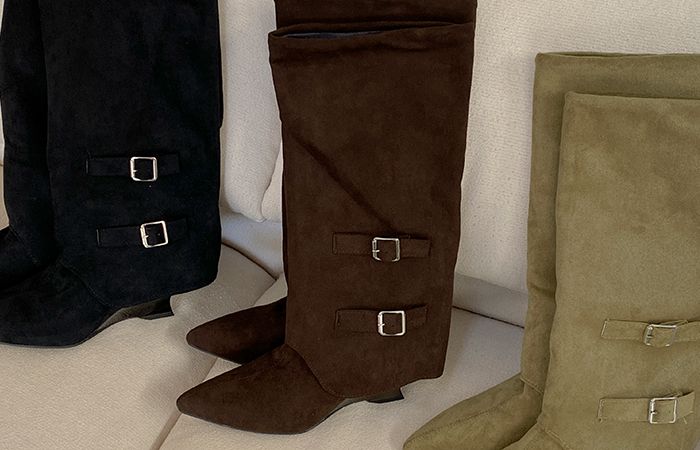 Suede Buckle Point Middle Boots